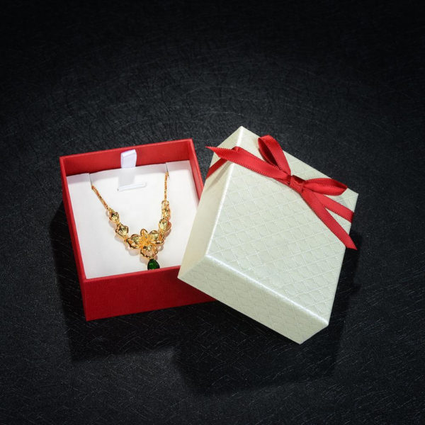 Wholesale Customized Package Cheap Paper Jewelry Box Ribbon Box