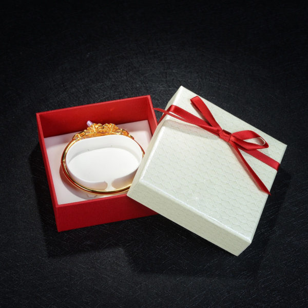 Wholesale Customized Package Cheap Paper Jewelry Box Ribbon Box