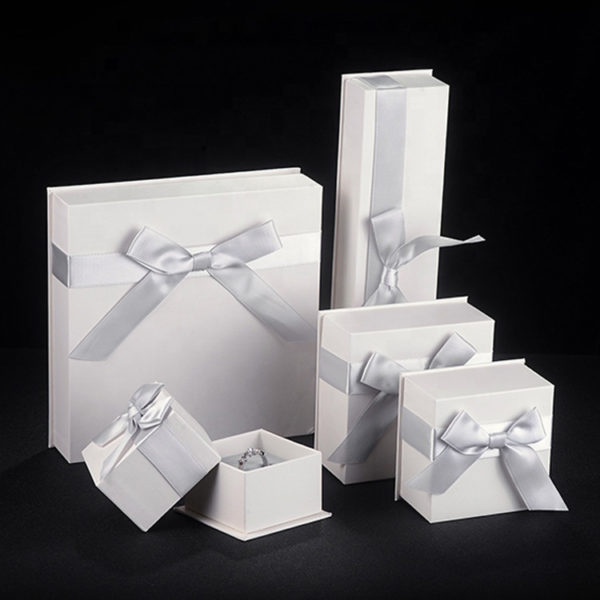 Wholesale Customized Package Cheap Paper Jewelry Box Ribbon Box