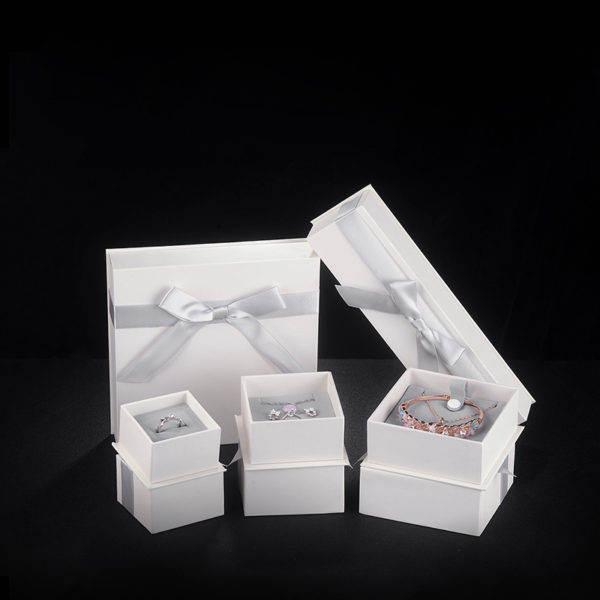 Wholesale Customized Package Cheap Paper Jewelry Box Ribbon Box