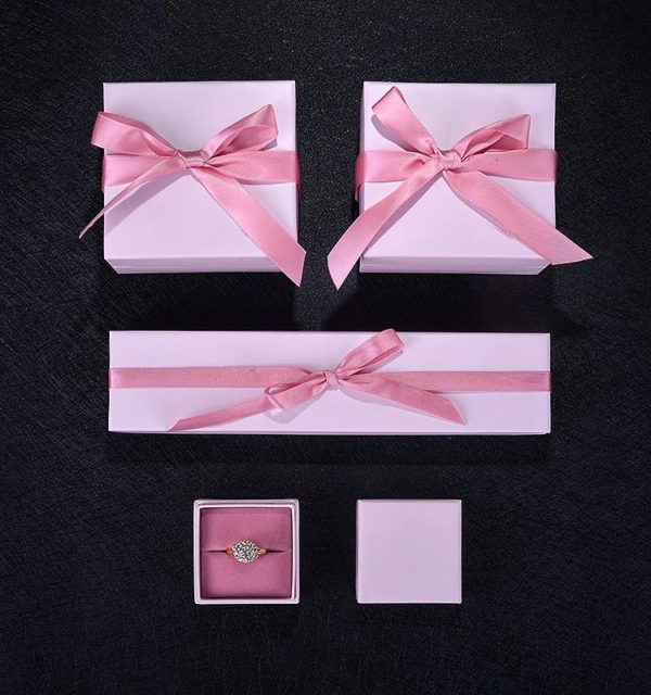 Wholesale Customized Package Cheap Paper Jewelry Box Ribbon Box