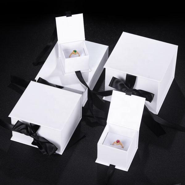 Wholesale Customized Package Cheap Paper Jewelry Box Ribbon Box