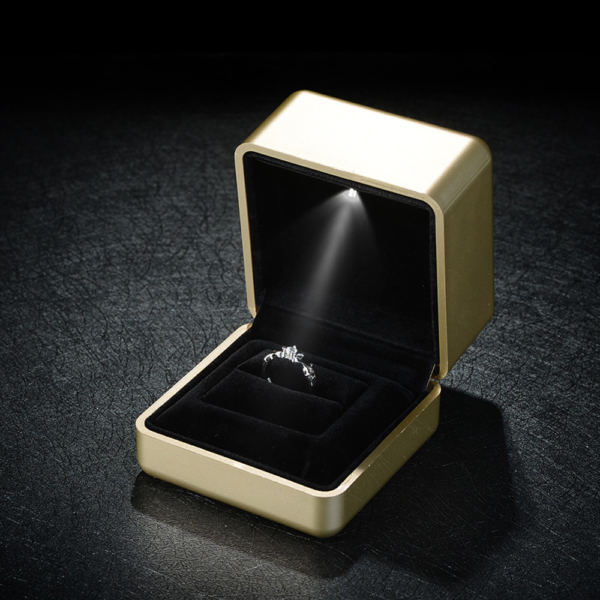 Wholesale Customized Package Luxury Jewelry Champagne Lacquer LED Light Ring Box